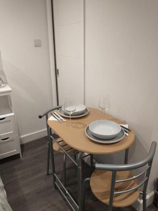 Cosy Garden Studio Room Minimum Two Night Booking Hove Buitenkant foto