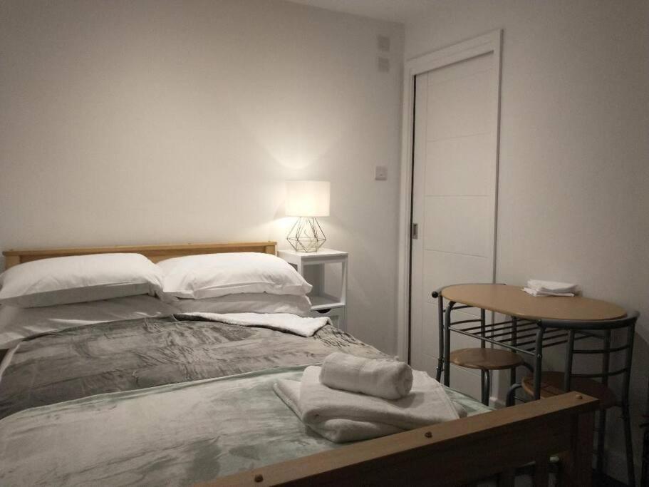 Cosy Garden Studio Room Minimum Two Night Booking Hove Buitenkant foto